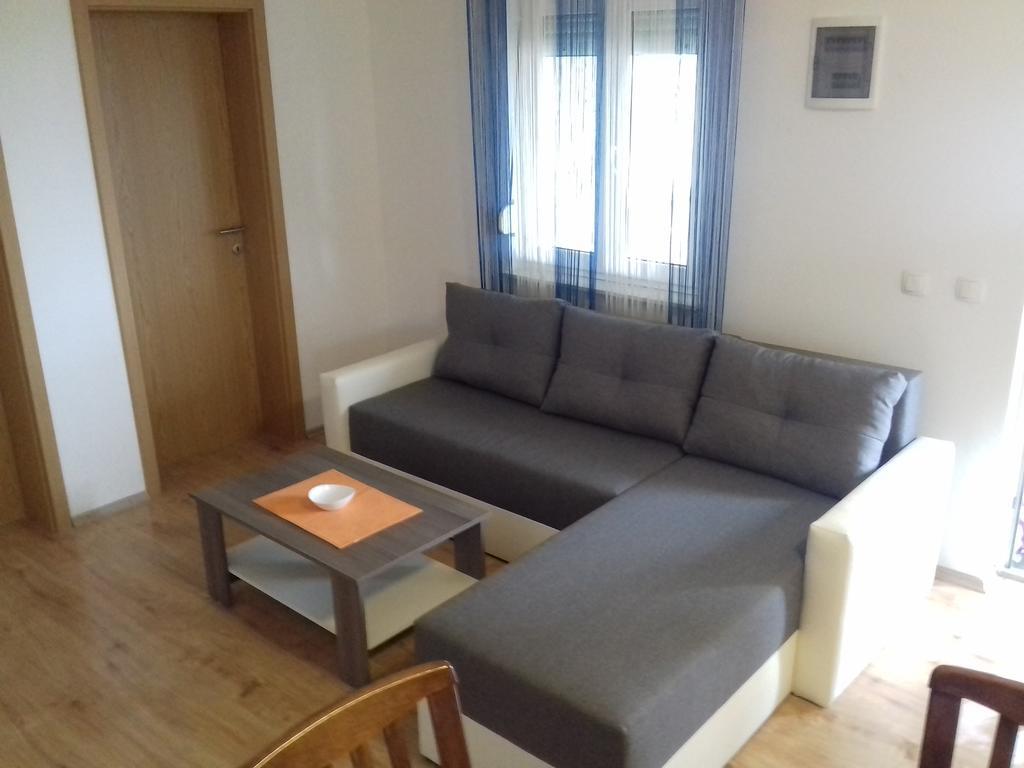 Tomek Apartment Vir Eksteriør bilde