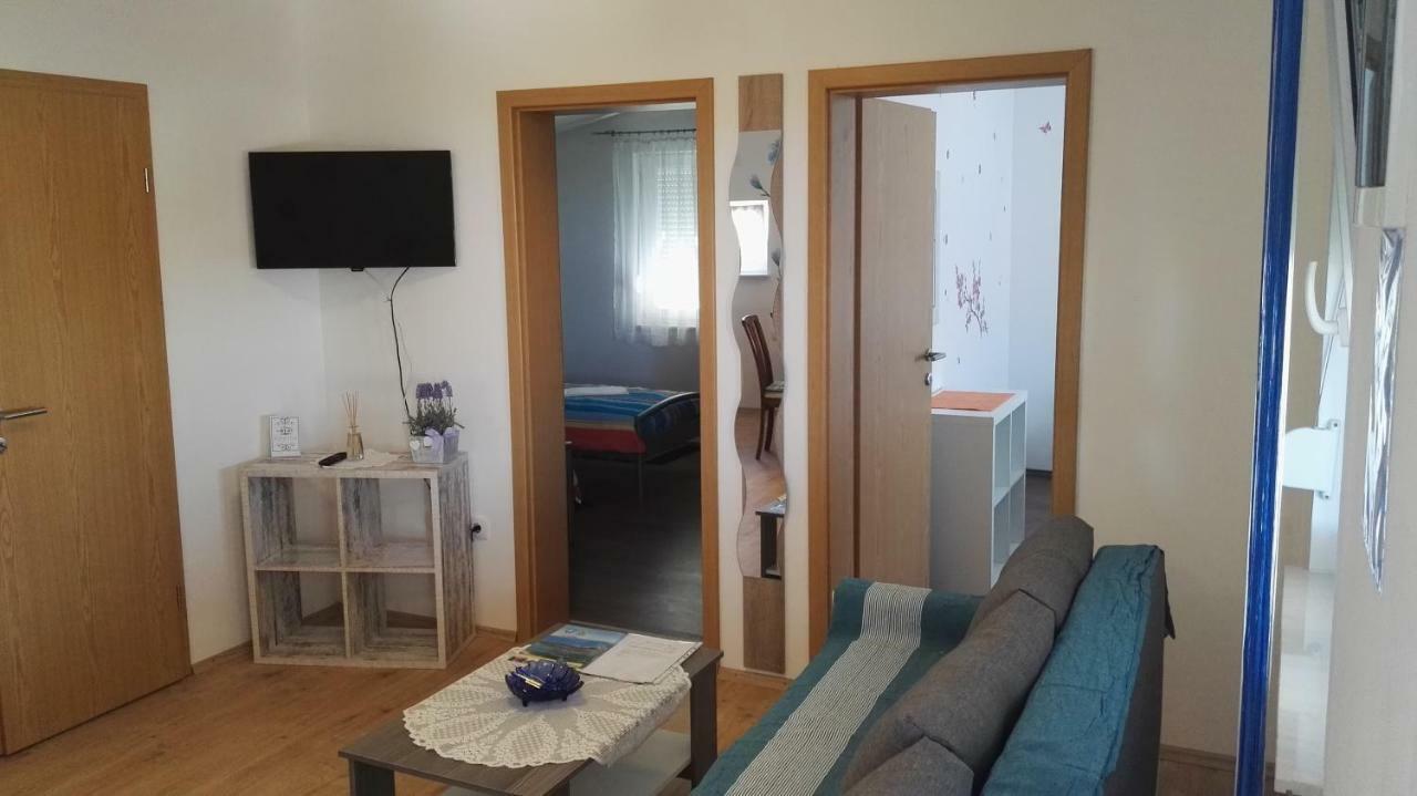 Tomek Apartment Vir Eksteriør bilde