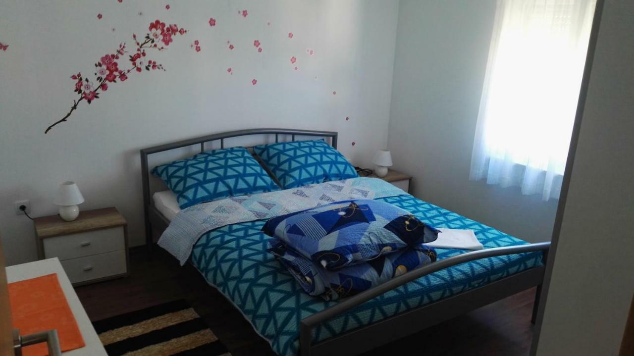 Tomek Apartment Vir Eksteriør bilde