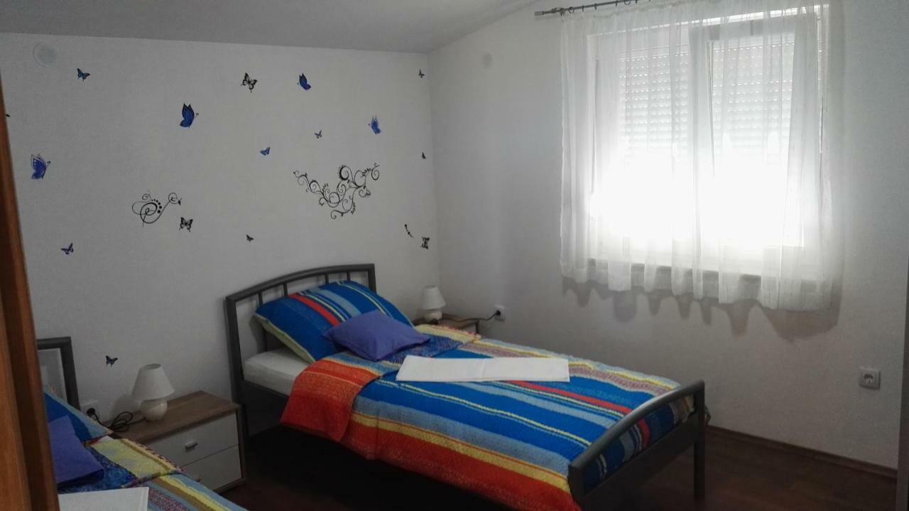Tomek Apartment Vir Eksteriør bilde