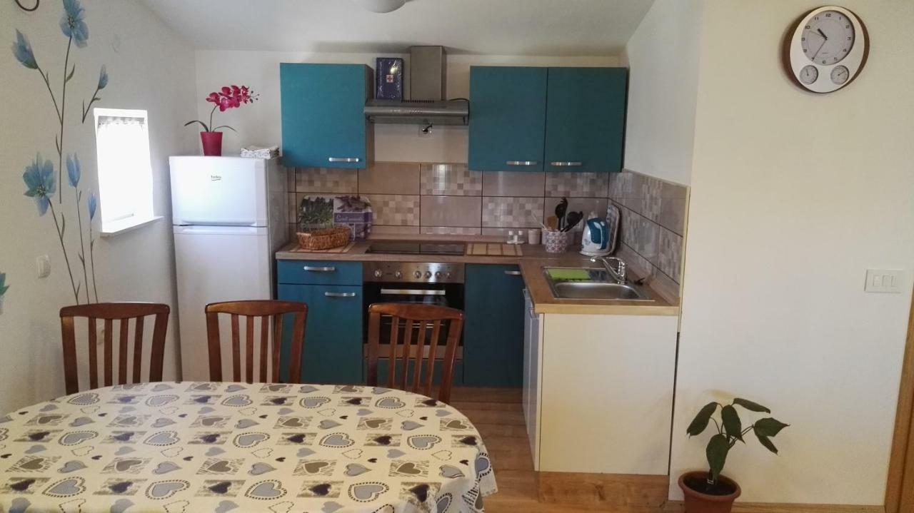 Tomek Apartment Vir Eksteriør bilde