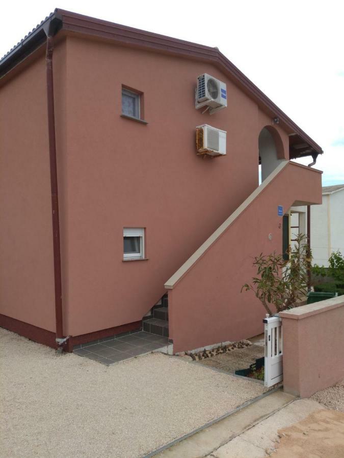 Tomek Apartment Vir Eksteriør bilde