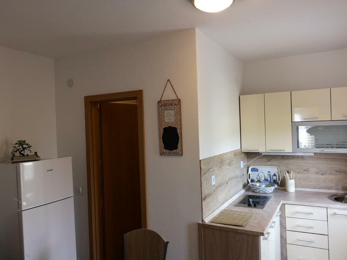 Tomek Apartment Vir Eksteriør bilde