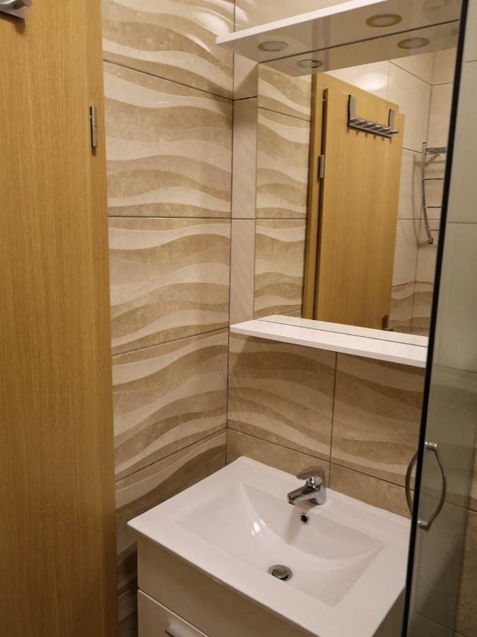 Tomek Apartment Vir Eksteriør bilde