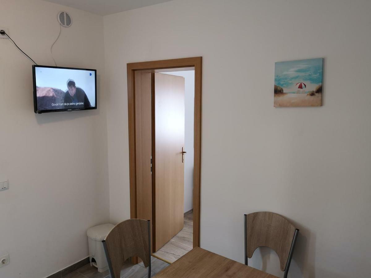 Tomek Apartment Vir Eksteriør bilde
