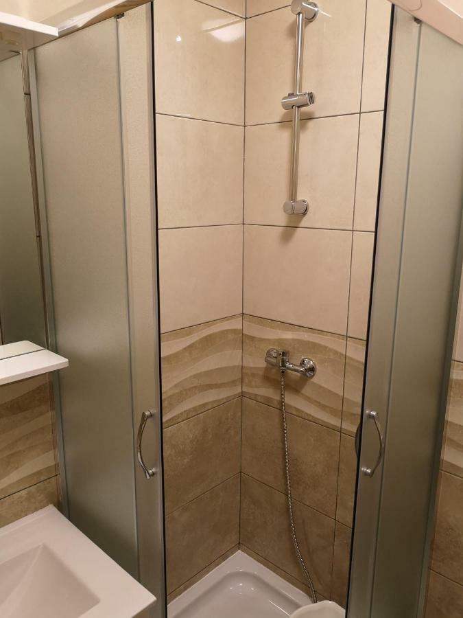 Tomek Apartment Vir Eksteriør bilde