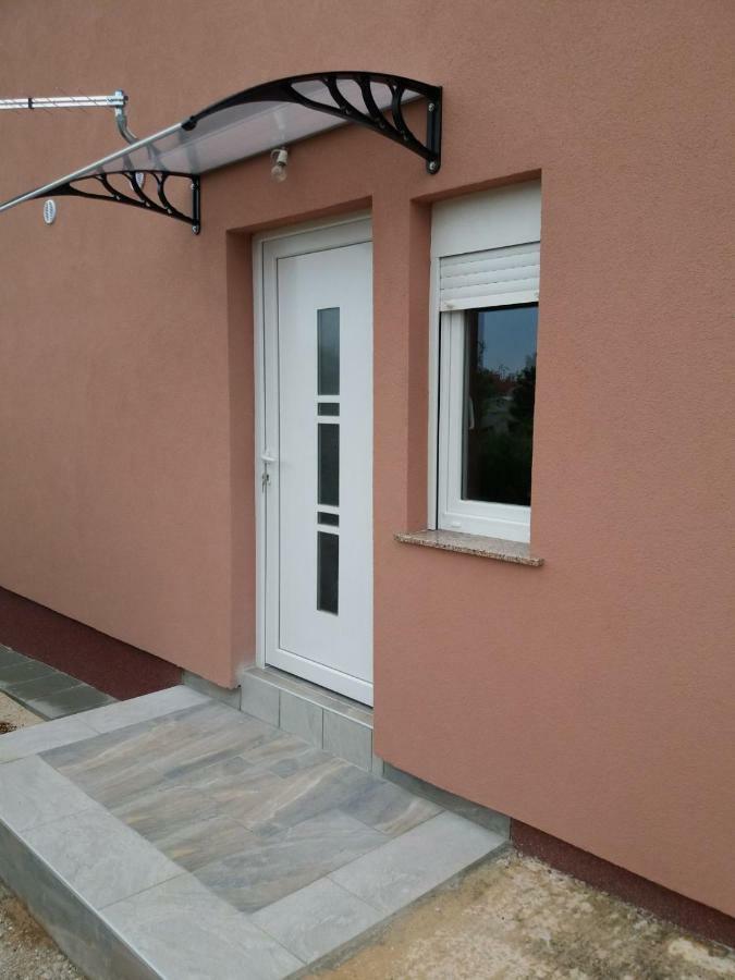 Tomek Apartment Vir Eksteriør bilde