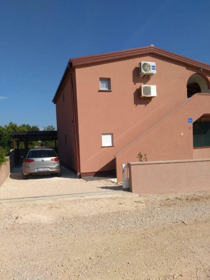 Tomek Apartment Vir Eksteriør bilde
