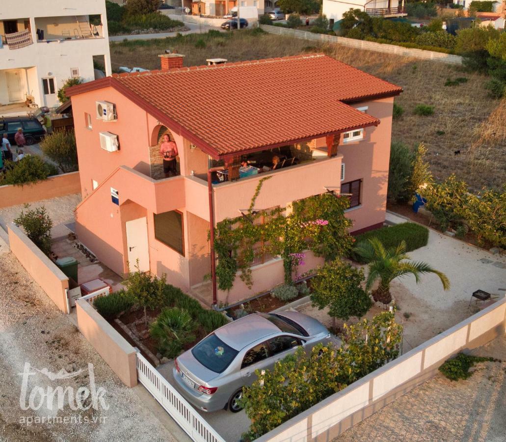 Tomek Apartment Vir Eksteriør bilde