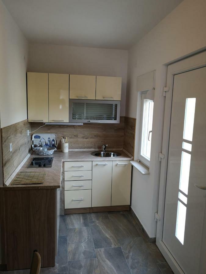 Tomek Apartment Vir Eksteriør bilde